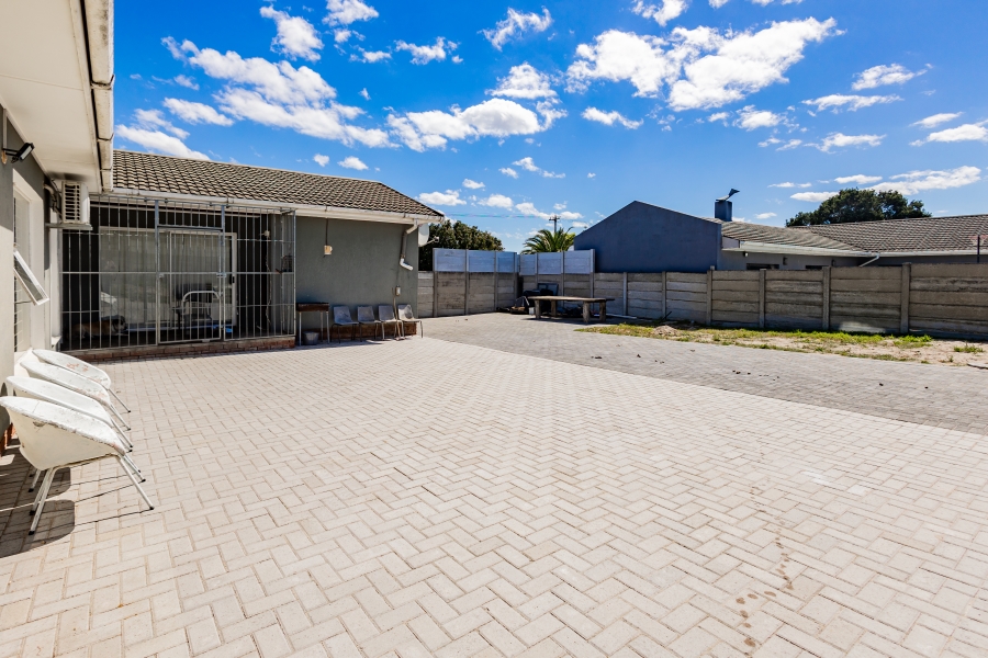 3 Bedroom Property for Sale in St Dumas Western Cape